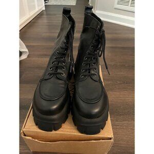 NWB Topshop Lugsole Platform Combat Boots Size 9.5